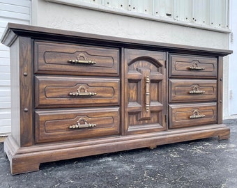 9 Drawers Credenza -  Buffet - TV Stand - Sofa Console - Nursery Table Change Dresser Furniture by American of Martinsville Lacquer Paint