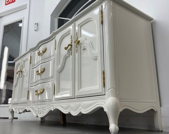 Beautiful Stamped American Of Martinsville 3 Drawer 4 Doors 2 Shelf French Provincial Buffet - Credenza - TV Stand Furniture