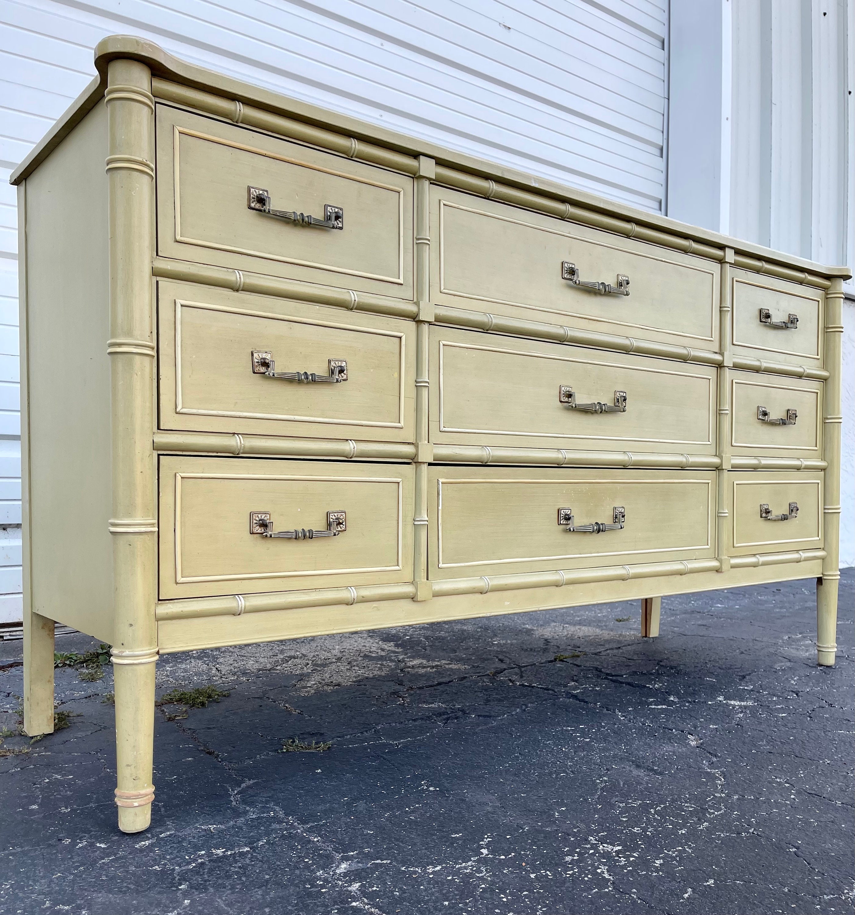 Henry link dresser deals