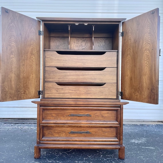 White fine 2024 furniture company dresser