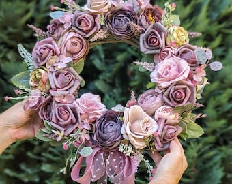 Corona de rosas para puerta hecha a mano: decoración floral rosa y morada, 35 cm