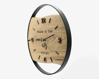 Personalized handmade wall clocks made of oak with engraving of your choice, silent radio-controlled clockwork, solid wood