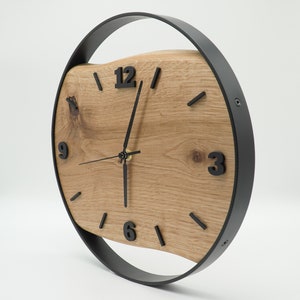 Handmade XXL wall clocks made of oak with steel ring, silent radio-controlled clockwork, solid wood Arabisch (Deutsch)