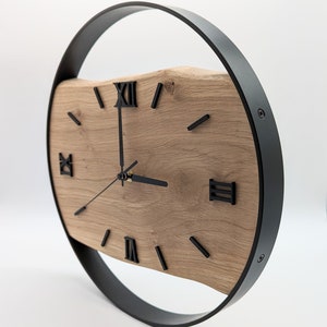 Handmade XXL wall clocks made of oak with steel ring, silent radio-controlled clockwork, solid wood Römisch