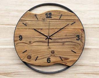 Rustic wall clocks made of reclaimed wood in a steel ring, silent radio-controlled clockwork and creeping second hand