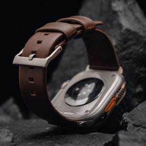 KORDIZ Modern Leather Apple Watch Band: Full Grain, Rugged Patina
