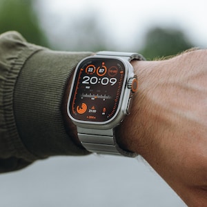 Titanium Watch Band T02 Pro | Made for Apple Watch Ultra & Ultra 2 (49mm) | Magnetic Clasp | DLC Scratch Resistant | Grade 2 Titanium