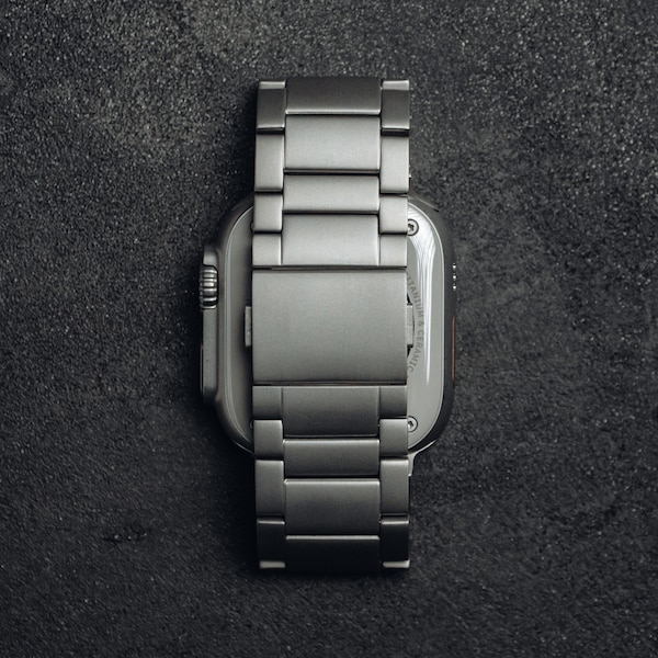 Titanium Band for Apple Watch Ultra: Magnetic Clasp, DLC Scratch Resistant