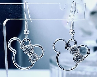 Orecchini con fiocco di Minnie Mouse, orecchini di Minnie Mouse, regalo per damigelle Disney, orecchini di Topolino