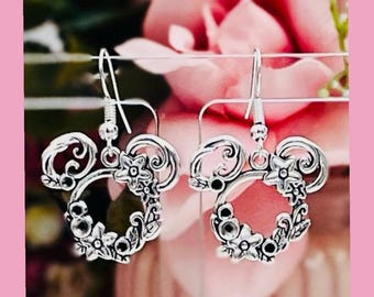 Pendientes colgantes de corona floral de Mickey, pendientes de cabeza de Mickey, pendientes de Mickey Mouse, pendientes de flores de Mickey, pendientes florales de Mickey, pendientes de Mickey