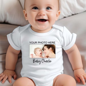 Su diseno o logotipo impreso directamente en un body bodys de bebe personalizados camisetas para ninos con diseno personalizado atuendos para ninos con texto personalizado impreso Etsy Mexico