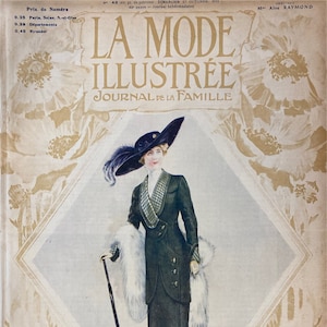 Puede incluir: Una portada de revista vintage con una mujer con un vestido a cuadros blanco y negro y un gran sombrero negro con pluma. La revista se titula "La Mode Illustrée Journal de la Famille" y está fechada el 27 de octubre de 1912.