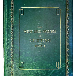 Pode incluir: Um livro verde com uma borda dourada e o título "The West End System of Cutting - Part I." O livro é intitulado "Sew Historical."