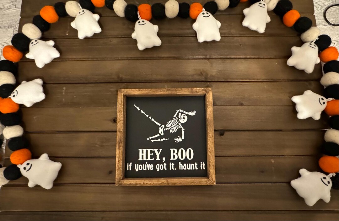 Hey Boo Skeleton Funny Halloween Skeleton Sign: Hey Boo Wood Frame Decor - Etsy