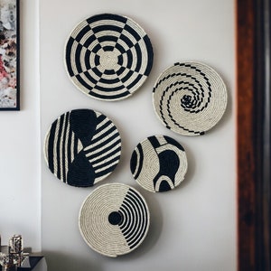Black wicker wall basket, African wall plates, wicker wall baskets, boho home decor, wall art, elegant living room, balcony decor, home gift
