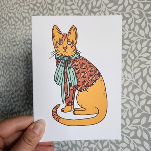 Carta gatto con busta, carta riciclata, arostocay, gatto con vestiti, gatto elegante, gatto carino, cartolina, gatto zucca, gatto autunnale, gatto arancione