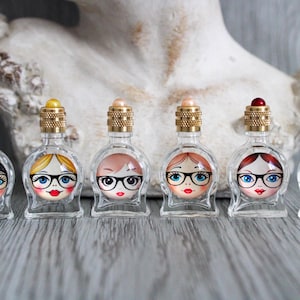 4,7 cm hoog, leeg miniatuurparfumflesje, doorzichtig glazen flesje, met ontwerp van een vrouwengezicht, parfum voor haar, origineel cadeau-idee