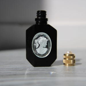 5.9 cm tall, Empty perfume miniature, cameo, empty perfume bottle, empty glass bottle, perfume for her, gift ideas