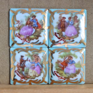 33x33 mm, Lot de 4 cabochons ancien vintage en porcelaine de Limoges, cabochon de Limoges, Scène galante de Fragonard, fabrication française