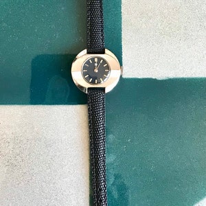 Montre Femme LIP Vintage - Cadran Rectangulaire Argenté, Bracelet Acier Milanaise, Quartz, Occasion Très Bon état