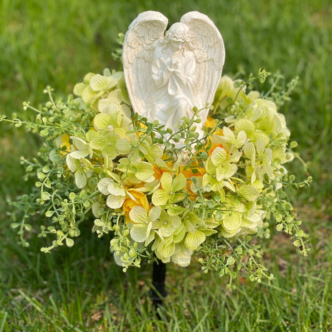 Memorial Day Flowers for Cemetery or Garden With Solar Angel, Cemetery