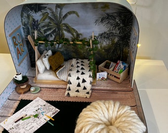 Suitcase dollshouse