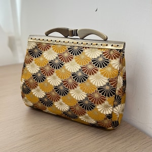 Monedero con cierre de beso cosido a mano - Monedero de tela de algodón amarillo con bolsillo interior - Estuche para accesorios casuales de uso diario - Ideas para regalos - Billetera hecha a mano