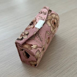 Handgefertigtes Accessoires Etui aus Baumwolle - Dorfgarten Rosa Floral Doppel Lippenstift Halter mit Spiegel - Geburtstagsgeschenk für Sie - Präsent Ideen