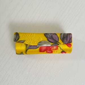 Handgemaakte katoenen lippenstiftetui - vintage lippenstiftetui - gele lippenstiftetui met bloemenprint en spiegel