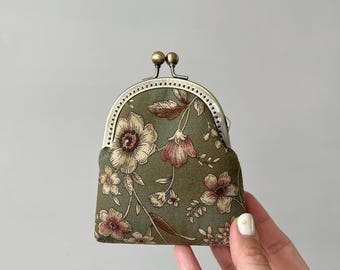 Handsewn Floral Kiss Lock Coin Purse - Vintage Style
