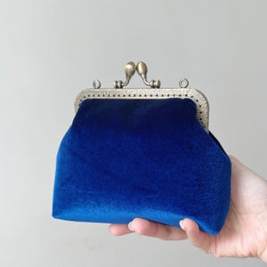 Sac à main Kiss Lock cousu main - Sac de soirée en tissu de flanelle de velours bleu de style vintage avec chaîne - Accessoire de sac à main - Pochette faite main - Idées cadeaux