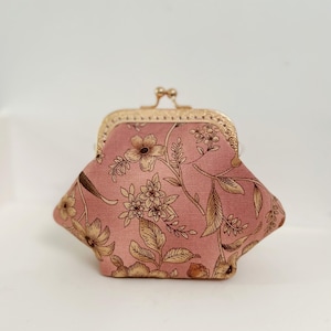 Porte-monnaie Kiss Lock cousu main - Tissu imprimé floral rose vieux village jardin - Porte-monnaie forme hexagone - Accessoire porte-monnaie fait main