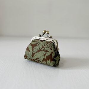Porte-monnaie Kiss Lock cousu main - Porte-monnaie en tissu de coton marron forêt - Pochette pour accessoires faite main - Idées cadeaux