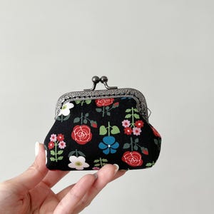 Handsewn Kiss Lock Coin Purse - Black Floral Handmade Accessory Fabric Purse - Gift Ideas - Fabric Change Purse