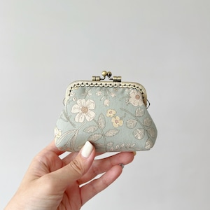 Handsewn Kiss Lock Coin Purse: Vintage Floral Cotton Change Purse