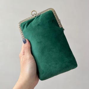Sac à bandoulière en flanelle de velours vert cousu main de style vintage - sac à main à cadenas long baiser - chaîne de pochette - tenue de tous les jours