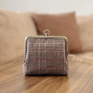Monedero vintage con cierre de beso cosido a mano - Estuche para accesorios de billetera hecho a mano - Ideas de regalo - Lana escocesa sencilla