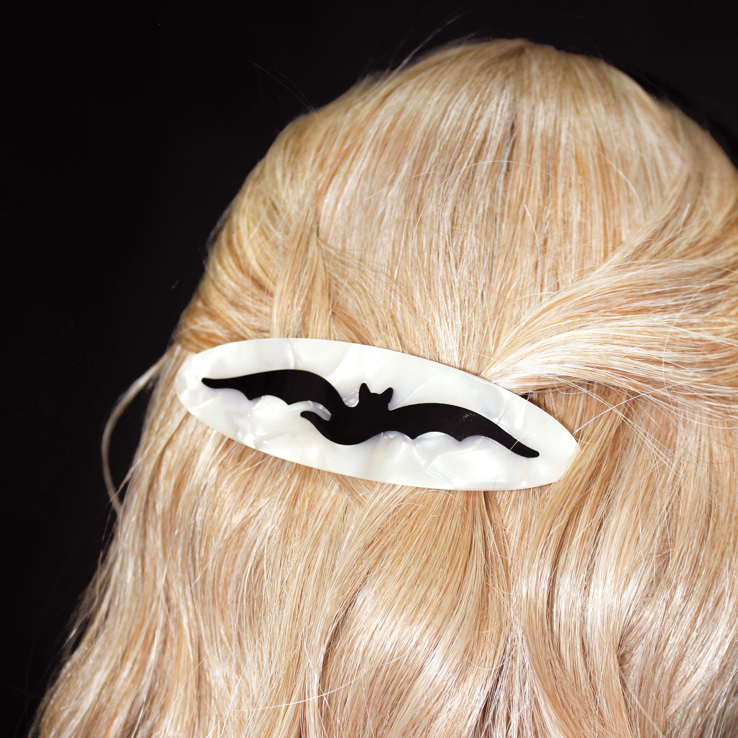 【yOungly yOungley】Cameo pearl barrette YOUNGLY YOUNGLEY-Cameo Pearl Barrette - Closet│삼성물산