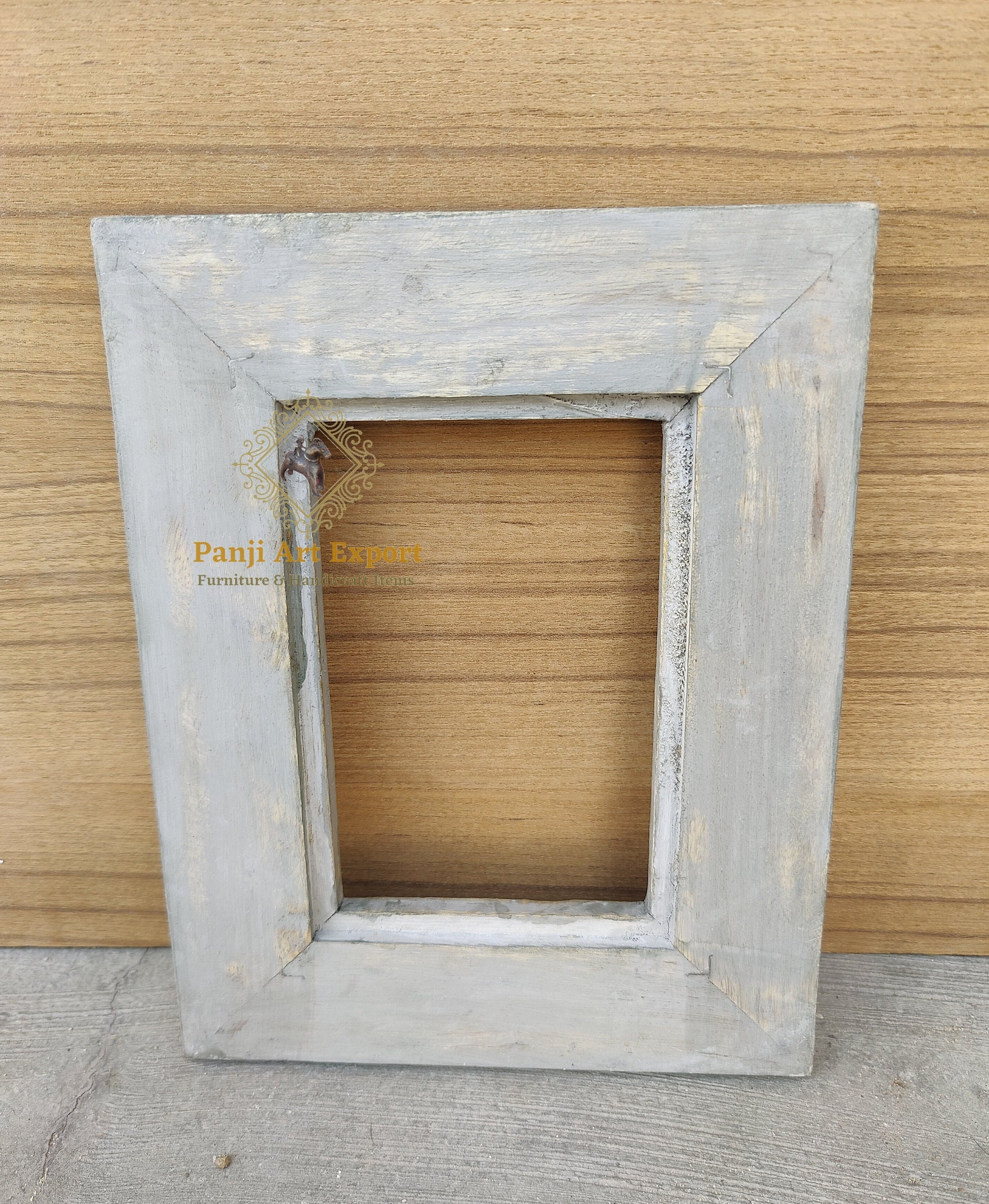 Cornice portafoto in legno vintage fatta a mano: decorazione rustica con intaglio floreale - Italia