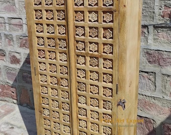 Handgefertigte Hölzerne Geschnitzte Garderobe: Massivholzschrank im Indischen Stil