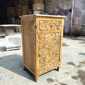 Hand-Carved Wooden Bedside Table: Floral Indian Art
