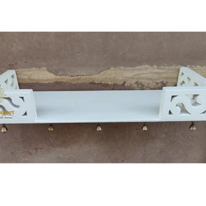 Handgefertigtes Tempel-Regal aus Holz: Wandmontiert Pooja Ghar Mandap