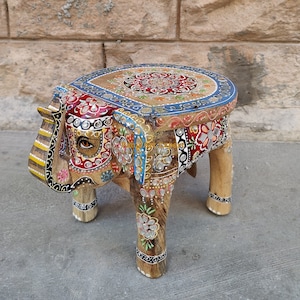Hölzerner Elefant-Tisch-Elefant-Hocker indisches Kunsthandwerk geprägtes feines Wrok-Finish handbemalt Wohndekor-Sammlerstück indische schöne Kunst
