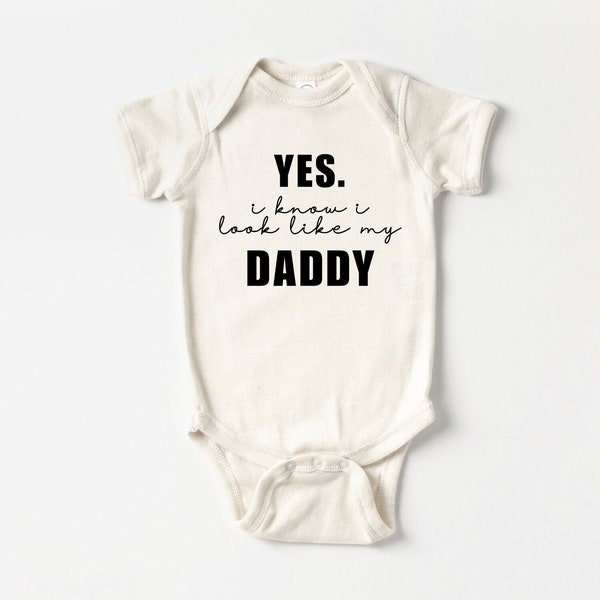Yes i know i look like my Daddy Onesie®, Daddy's Little Girl Onesie®, New Dad Gift, Minimalist Bodysuit, Father's Day Natural Baby Onesie®