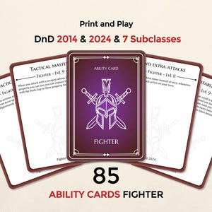 Puede incluir: Un conjunto de 85 cartas de habilidad de Luchador para Dungeons & Dragons, con una tarjeta central que muestra un fondo púrpura y un diseño blanco de casco y espadas cruzadas. Las tarjetas incluyen texto como "Tactical Master" y "Vo Extra Attacks".