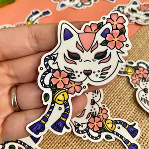 Kitsune Blumenmaske Aufkleber - Katzen Aufkleber - wasserfester Aufkleber, Laptop Aufkleber, Wasserflaschenaufkleber