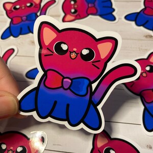 Fierté bisexuelle - Chats nœud papillon - Autocollant de chat - Autocollant en vinyle pour ordinateurs portables, bouteilles d’eau, planificateurs et journaux