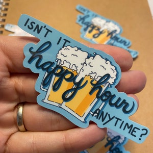 Niet meer leverbaar - Is het niet altijd happy hour Sticker - Biersticker - Waterbestendige sticker, laptopsticker, waterflessticker