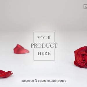 Könnte beinhalten: Eine rote Rose mit verstreuten Blütenblättern auf weißem Hintergrund. Der Text "YOUR PRODUCT HERE" ist in einem Quadrat enthalten, und "INCLUDES 3 BONUS BACKGROUNDS" steht unten. Das Logo von The Background Company befindet sich oben rechts.