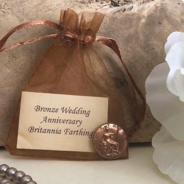Penique de bronce de Britannia en bolsa de organza - Tarjeta de regalo tradicional para el 8.º y 19.º aniversario - Moneda de Jorge V con más de 100 años de antigüedad